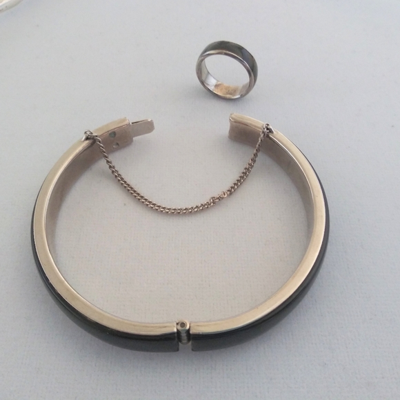 Vintage Onxy bracelet & Enamel Ring - Picture 4 of 8